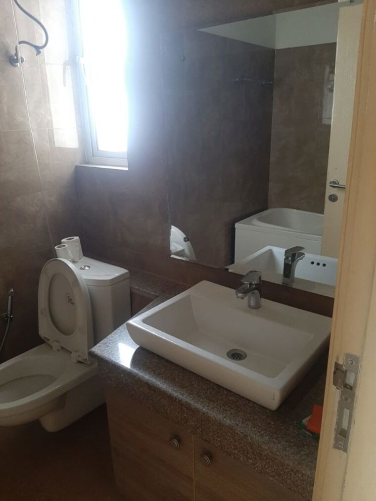 Bathroom, pioneer-park-presidia 3.5 Bedroom 2695 Sq.Ft. Apartment In Sector 62 Gurgaon 10486418