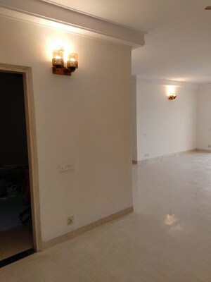 Room in 4 BHK Apartment at Pioneer Park Presidia, Sector 62 – for Rent