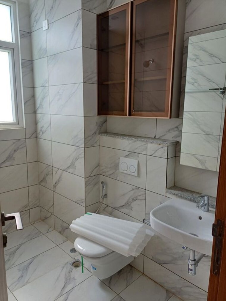 Bathroom, conscient-hines-elevate 4 Bedroom 3395 Sq.Ft. Apartment In Sector 59 Gurgaon 10486430
