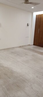 4 BHK + Pooja Room,Servant Room 350 Sq.Yd. Builder Floor in Geetanjali Enclave