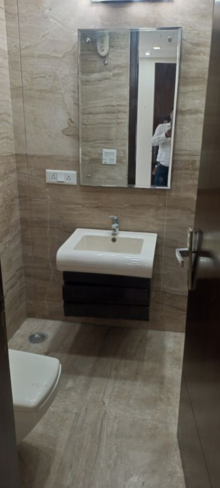 Bathroom, geetanjali enclave 4 Bedroom 350 Sq.Yd. Builder Floor In Geetanjali Enclave Delhi 10486437