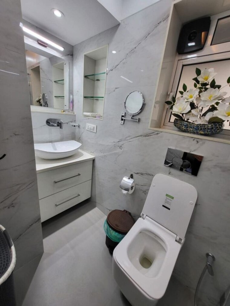 Bathroom, evershine-embassy 2.5 Bedroom 1000 Sq.Ft. Apartment In Andheri West Mumbai 10486474
