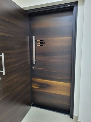 Furnished Amenities in 2.5 BHK Apartment at Evershine Embassy, Andheri West – for Rent