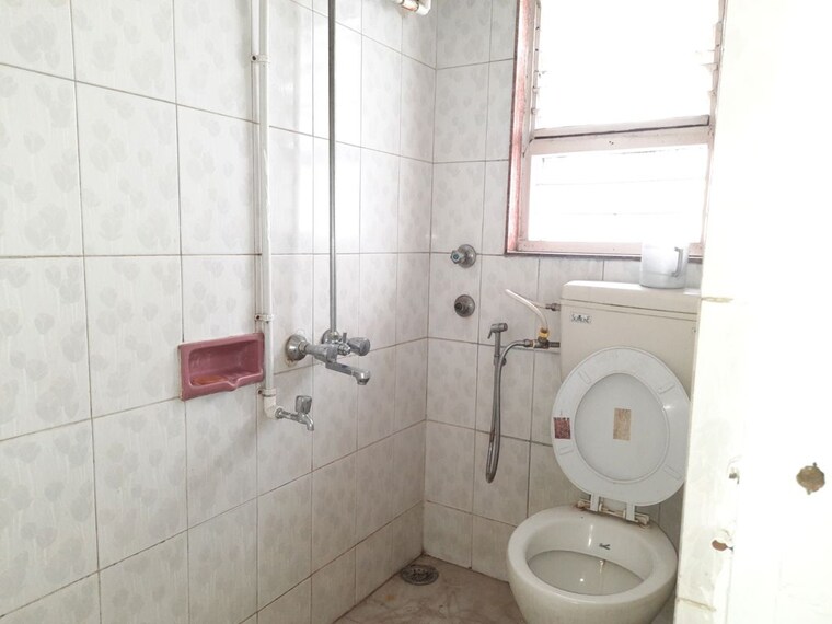 Bathroom, kalpana-housing-society 1 Bedroom 550 Sq.Ft. Apartment In Yerawada Pune 10486495