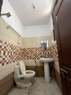 Furnished Amenities in 2 BHK Builder Floor at Manyawas – for Sale