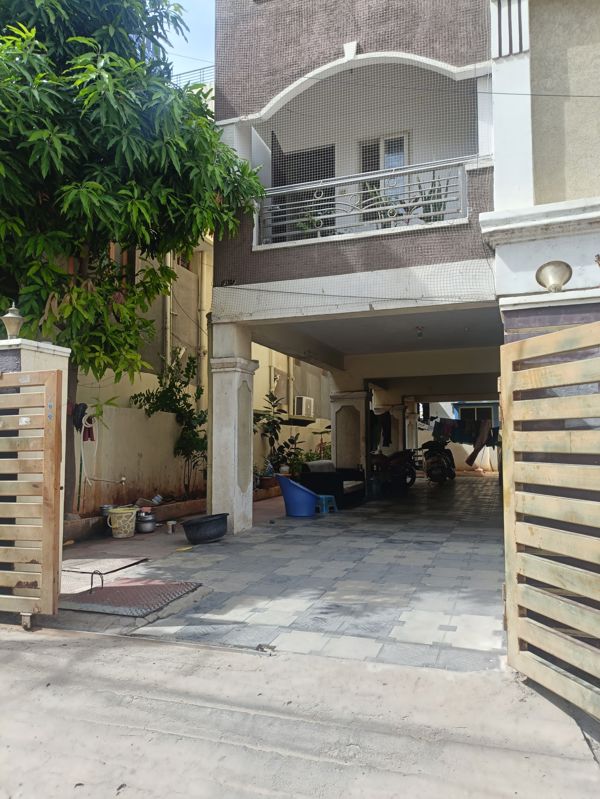 3 BHK + Pooja Room,Servant Room,Extra Room 1600 Sq.Ft. Apartment in Anita Residency Madhapur