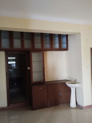 Room in 3 BHK Apartment at Vivekananda Nagar – for Rent