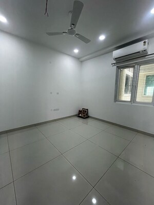 Room in 2.5 BHK Apartment at Aparna Zenon, Puppalaguda – for Rent