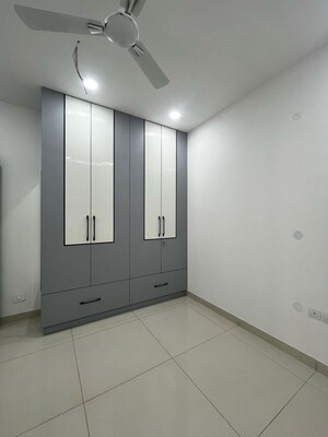 Room in 2.5 BHK Apartment at Aparna Zenon, Puppalaguda – for Rent