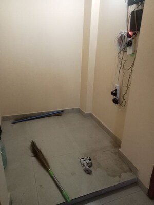Room in 3 BHK Builder Floor at Aliganj – for Sale