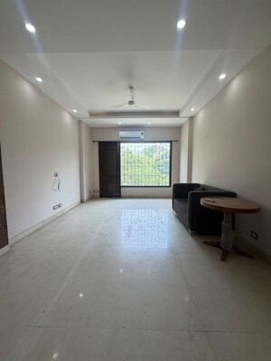 Room in 3 BHK Builder Floor at South City 1 – for Rent