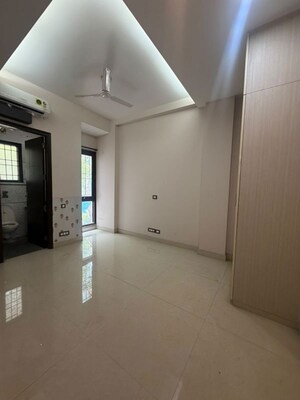 Room in 3 BHK Builder Floor at South City 1 – for Rent