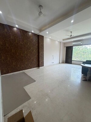Room in 3 BHK Builder Floor at South City 1 – for Rent