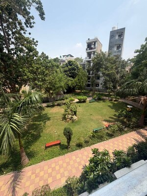 3 BHK Builder Floor – Garden View at South City 1 - for Rent