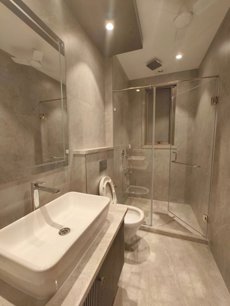 Bathroom, greater kailash part 3 3 Bedroom 1800 Sq.Ft. Builder Floor In Greater Kailash Part 3 Delhi 10486564