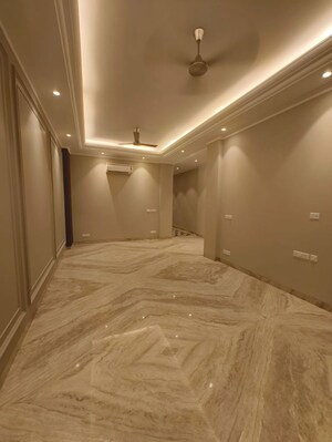 Room in 3 BHK Builder Floor at Greater Kailash Part 3 – for Rent