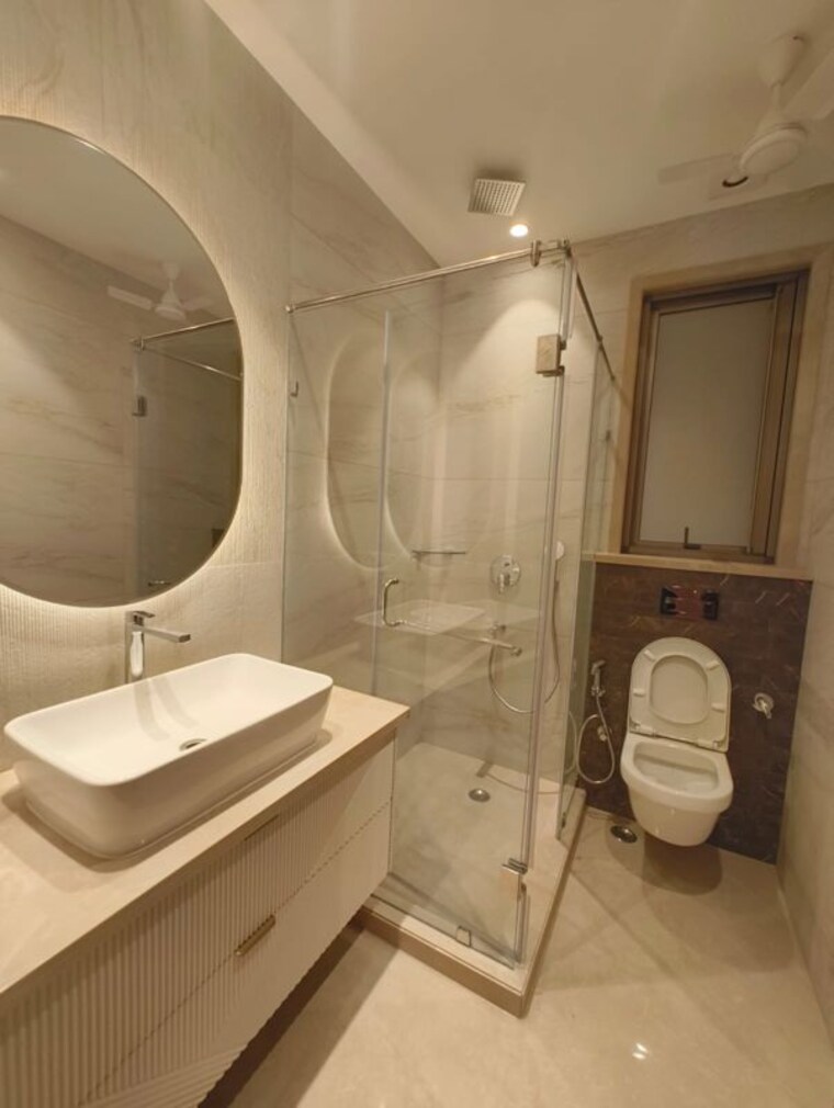 Bathroom, greater kailash part 3 3 Bedroom 1800 Sq.Ft. Builder Floor In Greater Kailash Part 3 Delhi 10486564