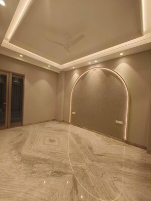 Room in 3 BHK Builder Floor at Greater Kailash Part 3 – for Rent