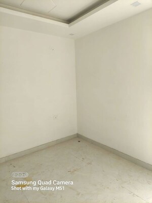 Room in 3 BHK Builder Floor at Sector 107 – for Sale