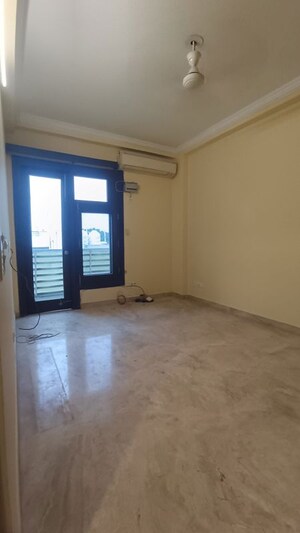 Room in 3 BHK Builder Floor at Chittaranjan Park – for Rent