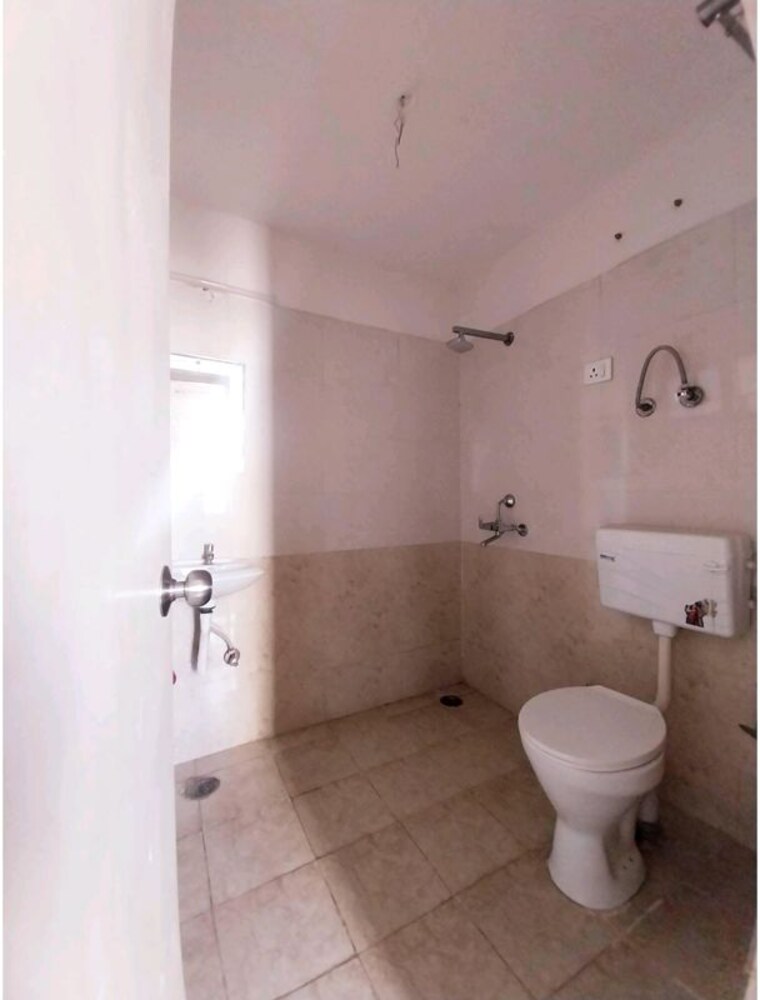 Bathroom, shree-vardhman-green-court 2 Bedroom 690 Sq.Ft. Apartment In Sector 90 Gurgaon 10486688