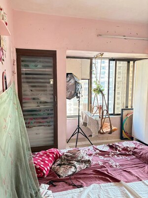 Bedroom in 2 BHK Apartment at Royal Classic Co Op Society, Andheri West – for Rent