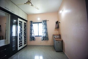 Room in 2 BHK Apartment at Ellisbridge – for Sale