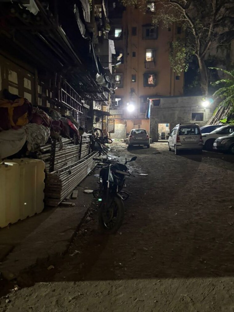  Parking, lower parel west Commercial Warehouse 180 Sq.Ft. In Lower Parel West Mumbai 10486768
