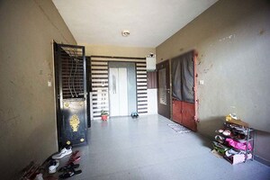 Room in 2 BHK Apartment at Ellisbridge – for Sale