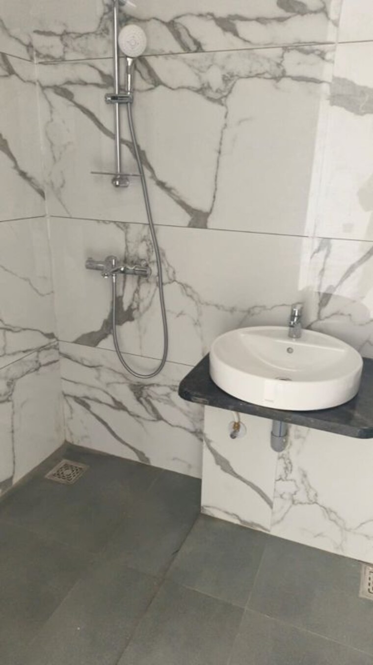 Bathroom, pashan 3 Bedroom 1100 Sq.Ft. Builder Floor In Pashan Pune 10486793