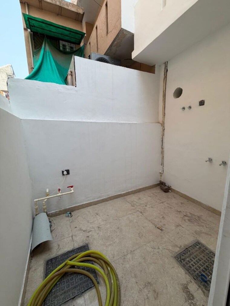 Bathroom, krishna colony 3 Bedroom 103 Sq.Yd. Independent House In Krishna Colony Gurgaon 10486811