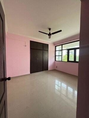 Room in 3 BHK Apartment at Sector 12 Dwarka – for Rent