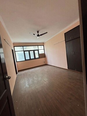 Room in 3 BHK Apartment at Sector 12 Dwarka – for Rent