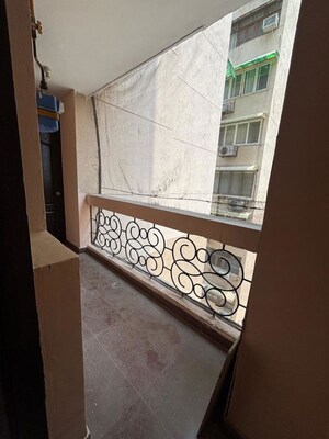 Furnished Amenities in 3 BHK Apartment at Sector 12 Dwarka – for Rent