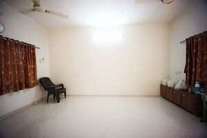 Room in 6 BHK Independent House at Ellisbridge – for Sale