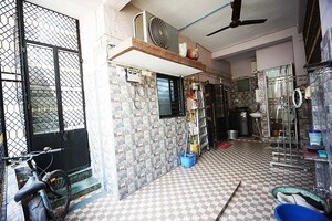 Parking in 6 BHK Independent House at Ellisbridge – for Sale