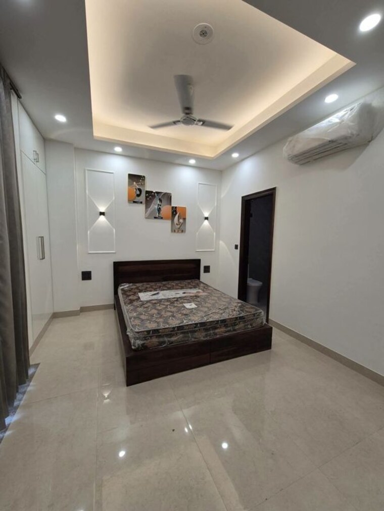  Parking, freedom fighters enclave 2 Bedroom 800 Sq.Ft. Apartment In Freedom Fighters Enclave Delhi 10486928
