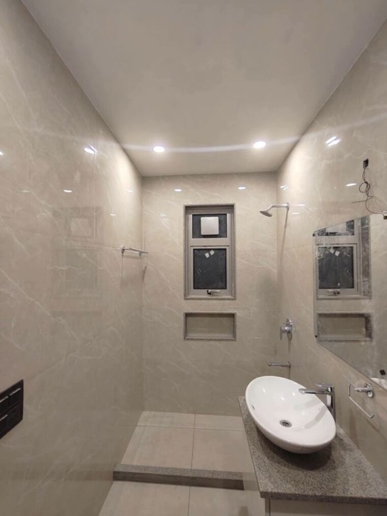 Bathroom, freedom fighters enclave 2 Bedroom 800 Sq.Ft. Apartment In Freedom Fighters Enclave Delhi 10486928