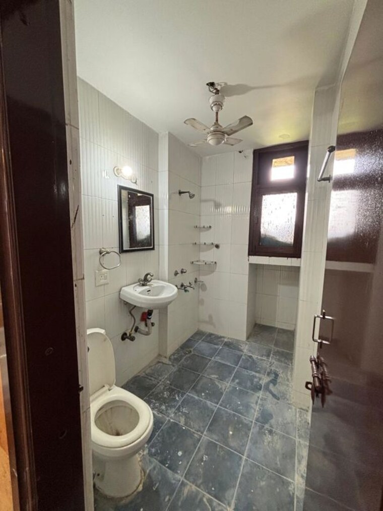 Bathroom, dwarka 3 Bedroom 1650 Sq.Ft. Apartment In Dwarka Delhi 10486939