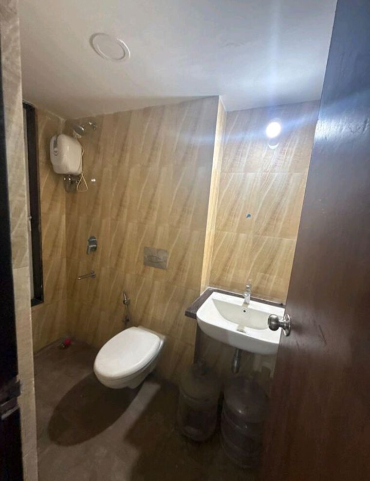 Bathroom, sierra 2 Bedroom 726 Sq.Ft. Apartment In Undri Pune 10486940