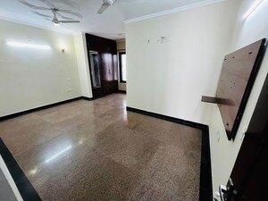 Room in 3 BHK Builder Floor at Vipul World Floors, Sector 48 – for Rent