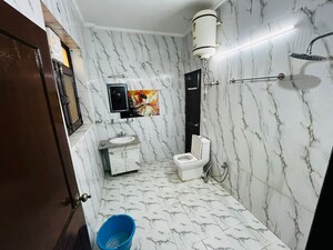Team Area in 3 BHK Builder Floor at Vipul World Floors, Sector 48 – for Rent