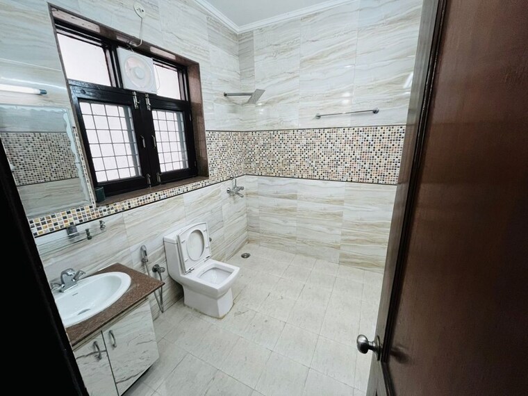 Balcony, vipul-world-floors 3 Bedroom 360 Sq.Yd. Builder Floor In Sector 48 Gurgaon 10486958