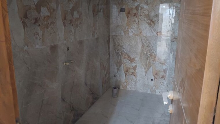 Bathroom, sector 73 3 Bedroom 1510 Sq.Ft. Builder Floor In Sector 73 Noida 10486968