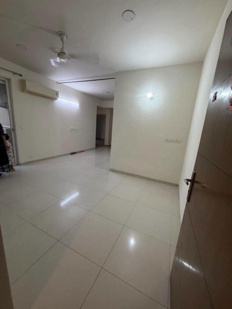 Bathroom, experion-the-heart-song 2.5 Bedroom 1283 Sq.Ft. Apartment In Sector 108 Gurgaon 10486959