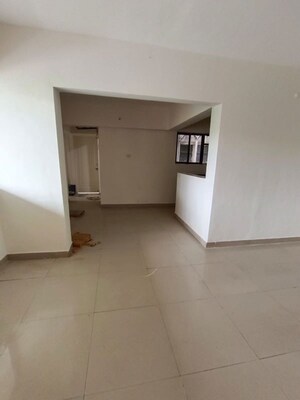 Room in 3 BHK Apartment at Shubhashree Apartmaent Akurdi, Akurdi – for Rent