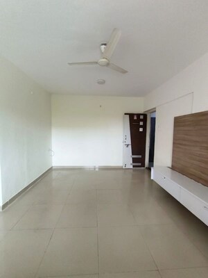 Room in 3 BHK Apartment at Shubhashree Apartmaent Akurdi, Akurdi – for Rent