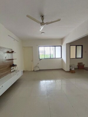 Room in 3 BHK Apartment at Shubhashree Apartmaent Akurdi, Akurdi – for Rent