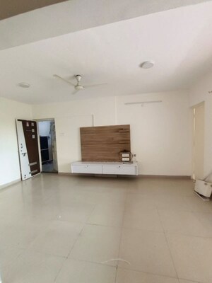 Room in 3 BHK Apartment at Shubhashree Apartmaent Akurdi, Akurdi – for Rent