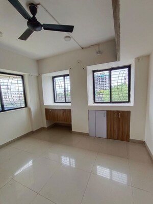 Room in 3 BHK Apartment at Shubhashree Apartmaent Akurdi, Akurdi – for Rent